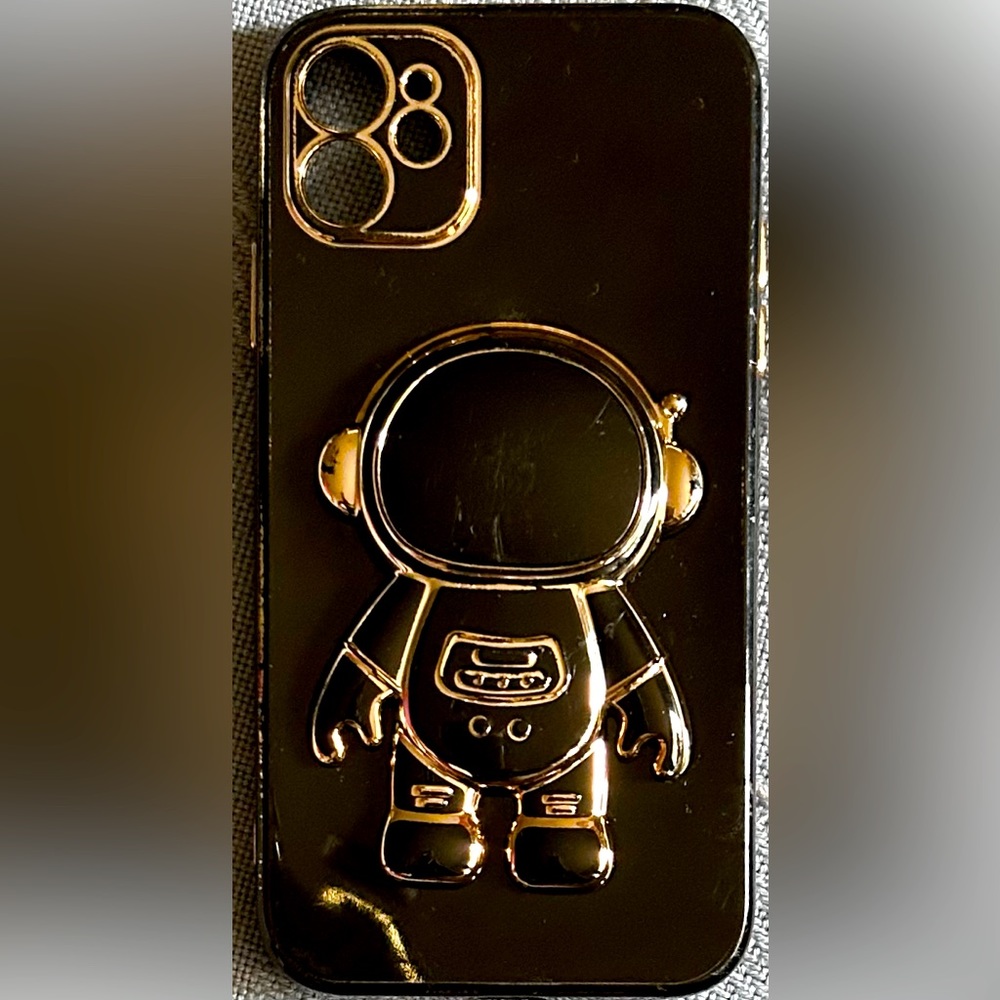 iPhone 11 astronaut case.